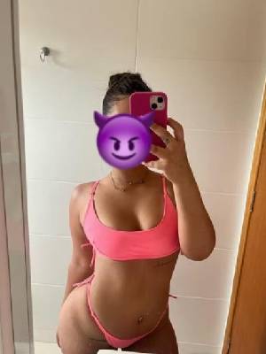 Pretty Latina brunette looking for hookups in Denver